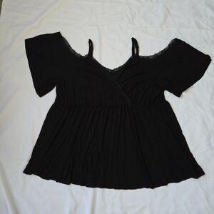 Torrid Georgette Lace Trim Cold Shoulder Top Size 5 NWT